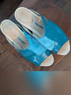 TSUBO Ovid wedge sandals